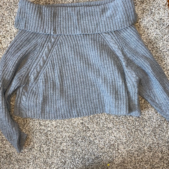 sweater - Picture 3 of 3